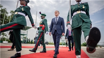 Bundeskanzler Olaf Scholz besucht mit Nigeria das bevölkerungsreichste und wirtschaftsstärkste Land des Kontinents.