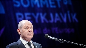 Bundeskanzler Olaf Scholz gibt am Rande des Europarat-Gipfels eine Pressekonferenz.
