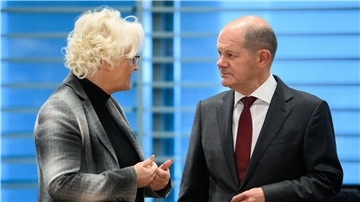Bundeskanzler Olaf Scholz muss über die Nachfolge an der Spitze des Verteidigungsministeriums entscheiden: Christine Lambrecht gibt auf.