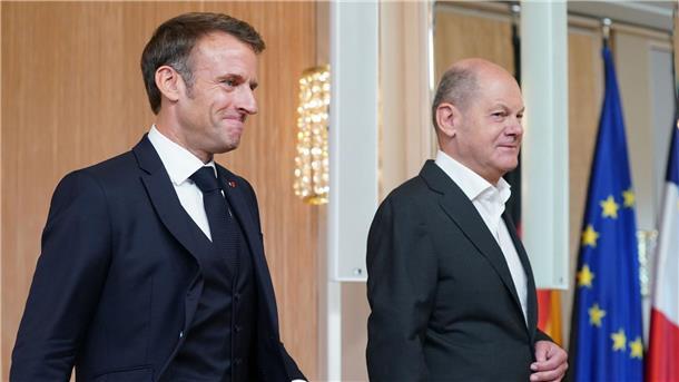 Macron: Einigung bei Industriestrom zeitnah möglich Bundeskanzler Olaf Scholz (r) und Frankreichs Staatspräsident Emmanuel Macron in Hamburg.