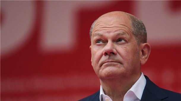 Bundeskanzler Olaf Scholz richtet sich in einer Video-Botschaft an die Bürgerinnen und Bürger.