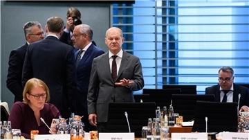 Bundeskanzler Olaf Scholz (SPD) bei Beginn des Bund-Länder-Gipfels im Bundeskanzleramt.