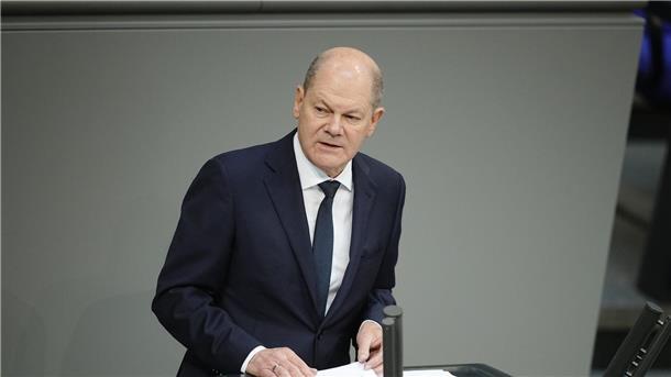 Scholz: Keine Verhandlungen „mit der Waffe an der Schläfe“ Bundeskanzler Olaf Scholz (SPD) spricht im Bundestag.