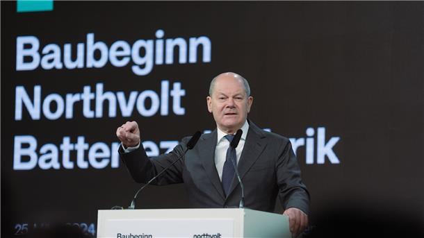 Baustart für Batteriezellfabrik in Schleswig-Holstein Bundeskanzler Olaf Scholz (SPD) vor Baubeginn der Northvolt-Fabrik in Schleswig-Holstein.