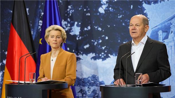 Streit im Gepäck: Ampel-Kabinett sucht in Meseberg Harmonie Bundeskanzler Olaf Scholz und EU-Kommissionspräsidentin Ursula von der Leyen geben nach dem ersten Tag der Klausurtagung eine Pressekonferenz.