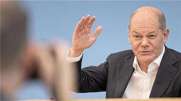 Scholz kritisiert öffentlichen Ampel-Streit Bundeskanzler Olaf Scholz während seines Sommer-Interviews im Haus der Bundespressekonferenz.