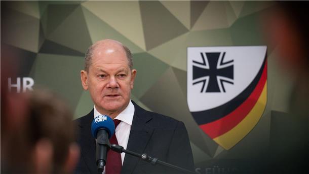 Ein Jahr deutsche Waffenwende: Wie steht Deutschland da? Bundeskanzler Olaf Scholz wird vorgeworfen, sich bei der Abwägung von Waffenlieferungen an die Ukraine teils sehr viel Zeit gelassenen zu haben.