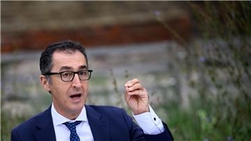 Bundeslandwirtschaftsminister Cem Özdemir stellt den amtlichen Erntebericht 2023 vor.