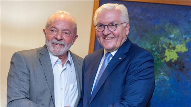 Steinmeier in Brasilien: Treffen mit neuem Präsidenten Lula  Bundespräsident Frank-Walter Steinmeier hat in Brasilia Luiz Inácio Lula da Silva (l) getroffen.