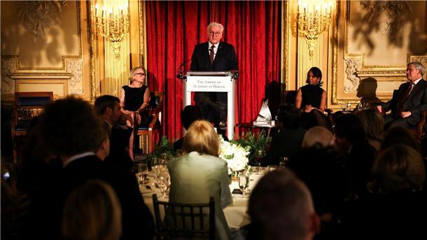 Bundespräsident Steinmeier mit Kissinger-Preis geehrt Bundespräsident Frank-Walter Steinmeier spricht nach der Verleihung des Henry-Kissinger-Preises 2022 bei einem Empfang der Berliner American Academy.