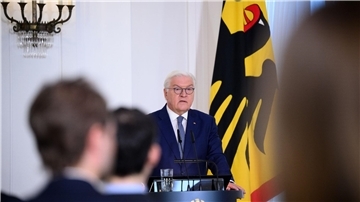 Bundespräsident Frank-Walter Steinmeier während des Gesprächsforums im Schloss Bellevue.