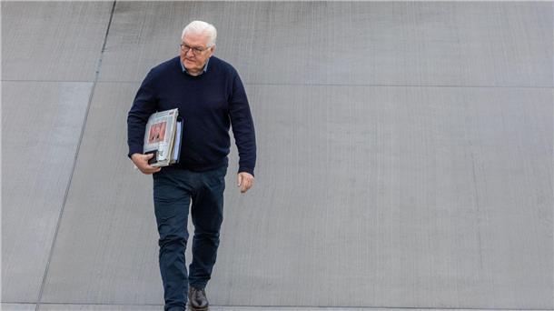 Steinmeier sagt Lula deutsche Unterstützung zu Bundespräsident Frank-Walter Steinmeier auf dem Weg zum Flugzeug.
