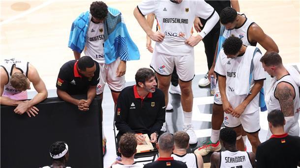 Sieg für „Warrior“ Mumbru - Bundestrainer ist zurück Bundestrainer Alex Mumbru ist zurück - und Deutschlands Basketballer siegen auch für ihn.