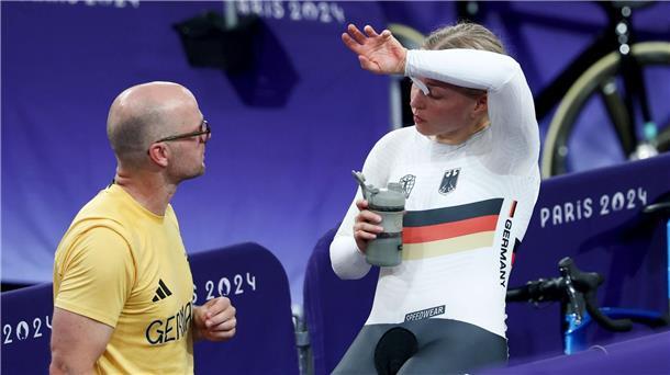 Sprint-Ass Hinze ohne Keirin-Medaille: Chance nicht genutzt Bundestrainer Jan van Eijden im Gespräch mit Hinze.