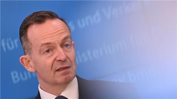 Autopreise, Jobrisiken, Elektro-Wende - Zoff um EU-Abgasnorm Bundesverkehrsminister Volker Wissing warnt mit Blick auf die geplante Abgasnorm Euro 7 vor einer zu scharfen Regulierung.