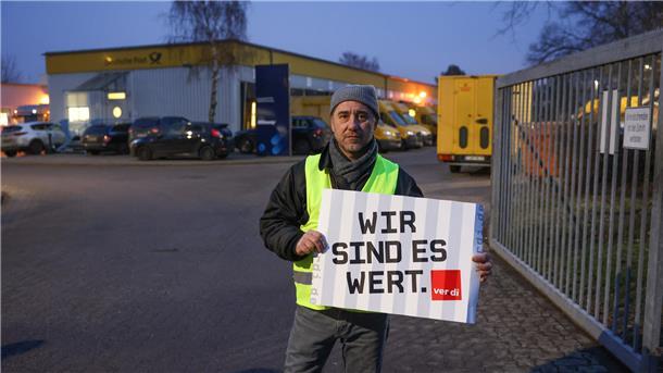 Bundesweit organisiert Vedi zurzeit Warnstreiks für 15 Prozent Lohnsteigerung bei der Post.
