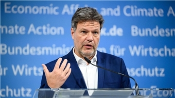 Bundeswirtschaftsminister Robert Habeck (Bündnis 90/Die Grünen) will „Transformationstechnologien“ in Deutschland wieder stärker heimisch machen.
