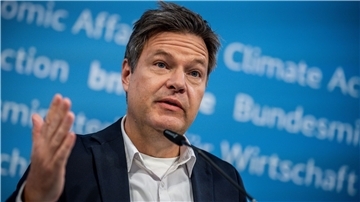 Bundeswirtschaftsminister Robert Habeck geht im kommenden Jahr von einem größeren Wirtschaftswachstum aus, als bisher angenommen.