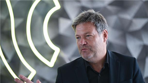 Bundeswirtschaftsminister Robert Habeck reist mit einer Wirtschaftsdelegation nach Indien.