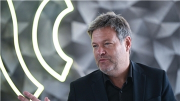 Bundeswirtschaftsminister Robert Habeck reist mit einer Wirtschaftsdelegation nach Indien.
