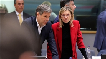 Bundeswirtschaftsminister Robert Habeck und die französische Energieministerin Agnès Pannier-Runacher beim Sondertreffen in Brüssel.