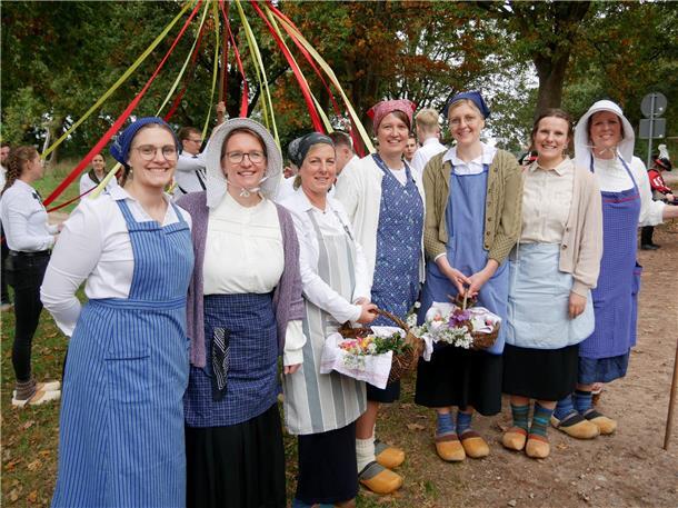 Bunt, laut und fröhlich - die Tarmstedter Erntewagenparade