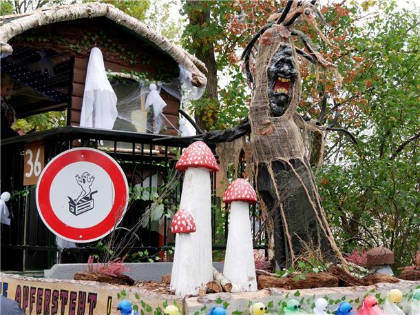 Bunt, laut und fröhlich - die Tarmstedter Erntewagenparade