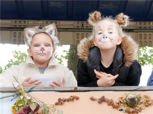 Bunt, laut und fröhlich - die Tarmstedter Erntewagenparade