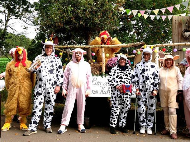Bunt, laut und fröhlich - die Tarmstedter Erntewagenparade