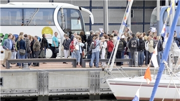 Busse an der Kaje: Ein wichtiges Branchentreffen der Bustouristik könnte Bremerhaven mehr Busreisen bescheren.