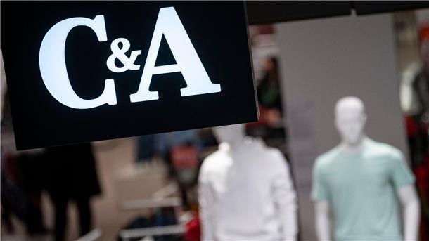 Modekette C&A will Filialnetz in Deutschland ausbauen C&A betrieb Ende vergangenen Jahres 1300 Filialen in 17 Ländern.