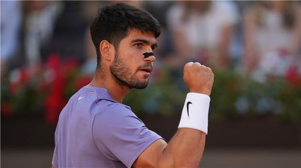Tennis-Spektakel in Rom: Alcaraz stoppt Sinner Carlos Alcaraz bezwingt Lokalmatador Sinner nach einem engen ersten Satz.