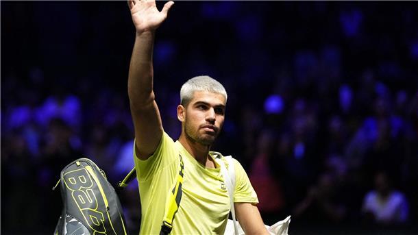 Carlos Alcaraz verabschiedet sich schon nach der zweiten Runde aus Paris. 