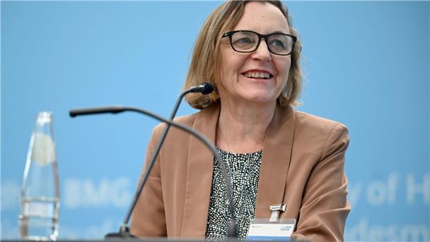 Risiko für Long Covid hat sich deutlich verringert Carmen Scheibenbogen leitet das Fatigue Centrum der Berliner Charité und verweist auf erste klinische Studien zu Long-Covid-Medikamenten. (Archivbild)