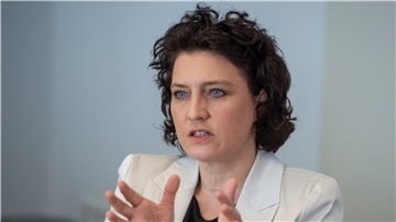 Carola Reimann (SPD), Sozialministerin in Niedersachsen, will planbare Operationen bald wieder ermöglichen.