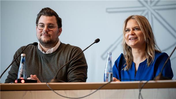 Studie: Vier-Tage-Woche macht produktiver und zufriedener Carsten Meier von der Unternehmensberatung Intraprenör und Julia Backmann von der Universität Münster stellen ihre Studienergebnisse vor.