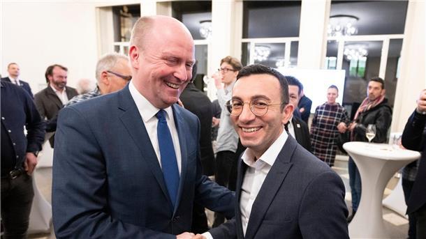 Frankfurt: Stichwahl zwischen OB-Kandidaten von CDU und SPD CDU-Kandidat Uwe Becker (l) und Mike Josef von der SPD gehen in Frankfurt in die Stichwahl.