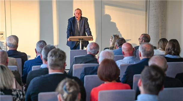 CDU-Kreisparteitag im Best Western Hotel. Es spricht der Vorsitzende Torsten Neuhoff. Vorne rechts Thomas Röwekamp.