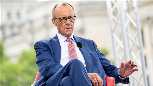 Merz betont gemeinsame Verantwortung mit Söder bei K-Frage CDU-Parteichef Friedrich Merz beim ARD-Sommerinterview im „Bericht aus Berlin“.