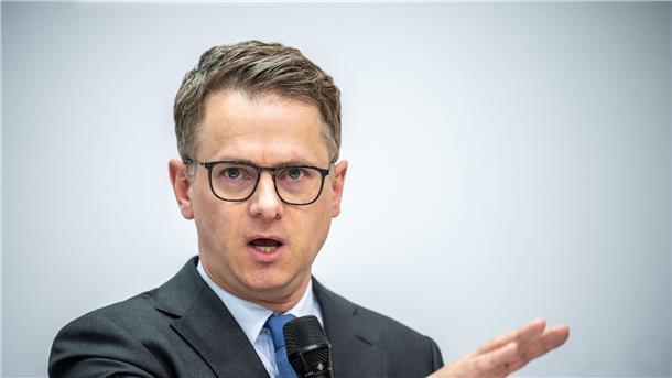 CDU-Vize Linnemann: Arbeitslose zu Job-Annahme verpflichten CDU-Vize Carsten Linnemann möchte, dass Arbeitslose zu Jobs verpflichtet werden können.