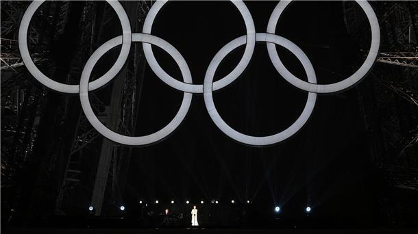 Olympia-Eröffnungsfeier als knallbuntes Spektakel im Regen Celine Dion bildete mit ihrem umjubelten Auftritt den Abschluss der Eröffnungsshow.