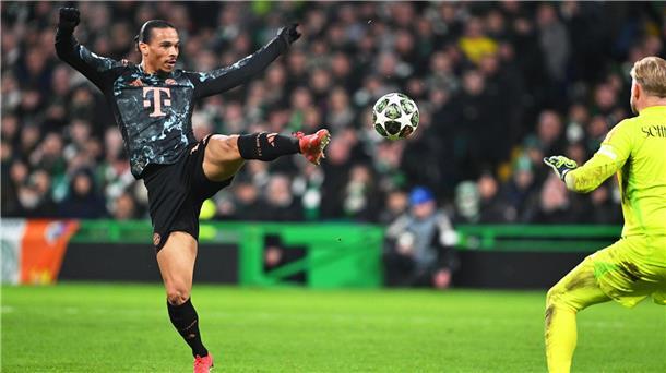 Torwart-Duell: Ärgert wieder ein Schmeichel die Bayern? Celtic-Torwart Kasper Schmeichel (r) in Aktion heim Hinspiel gegen Bayerns Leroy Sané.