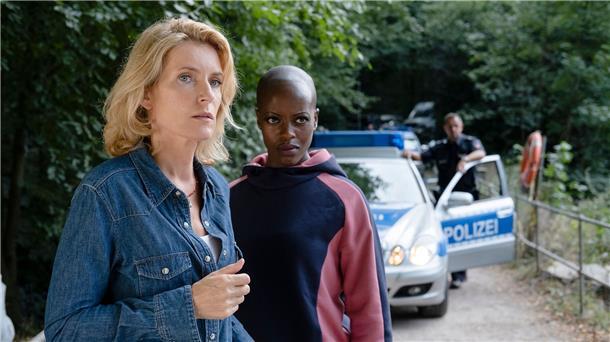 20 Jahre Lindholm-„Tatort“: Starke Frauen und Hochspannung Charlotte Lindholm (l, Maria Furtwängler) und Anaïs Schmitz (Florence Kasumba) ermitteln wieder.