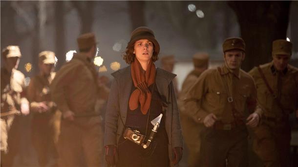 Charlotte Ritter (Liv Lisa Fries) in einer Szene der neuen Folgen von „Babylon Berlin“. Die vierte Staffel wird dieses Jahr wieder auf dem „Tatort“-Sendeplatz sonntagabends starten.