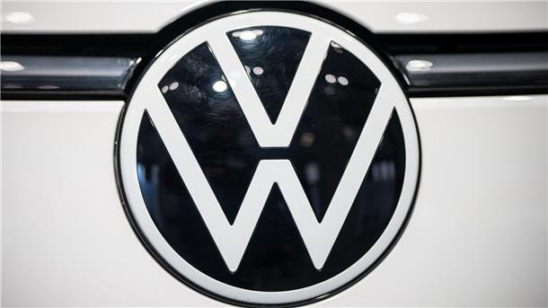 VW bringt ChatGPT ins Auto ChatGPT soll vom zweiten Quartal an in mehrere VW-Serienfahrzeuge kommen.