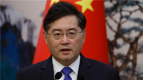 Chinas Außenminister Qin Gang aus Amt entfernt Chinas Außenminister Qin Gang bei einer Pressekonferenz in Peking.