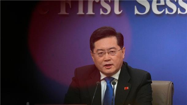 China: Eskalation mit USA hätte „katastrophale Folgen“ Chinas neuer Außenminister Qin Gang reagiert bei seiner ersten Pressekonferenz auch auf Warnungen aus den USA und Europa an China, Waffen an Russland zu liefern.