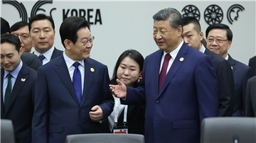 Nach Treffen mit Trump: Xi warnt vor gestörten Lieferketten Chinas Präsident Xi forderte von den Apec-Partnern von mehr Zusammenarbeit.