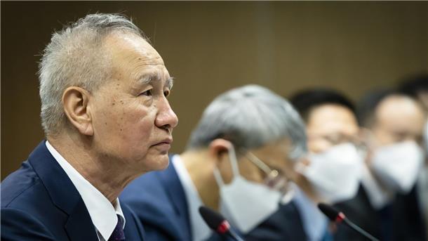 Wirtschaftshoffnung China? Der Elefant im Raum beim WEF Chinas Vizepremier Liu He nimmt an einem Treffen teil.