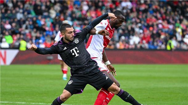 FC Augsburg holt französischen Verteidiger Matsima Chrislain Matsima (r) wechselt zum FC Augsburg.